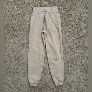 Lululemon Women’s Scuba High-Rise Cropped Joggers Size 0 Trench Tan Sweat Pants